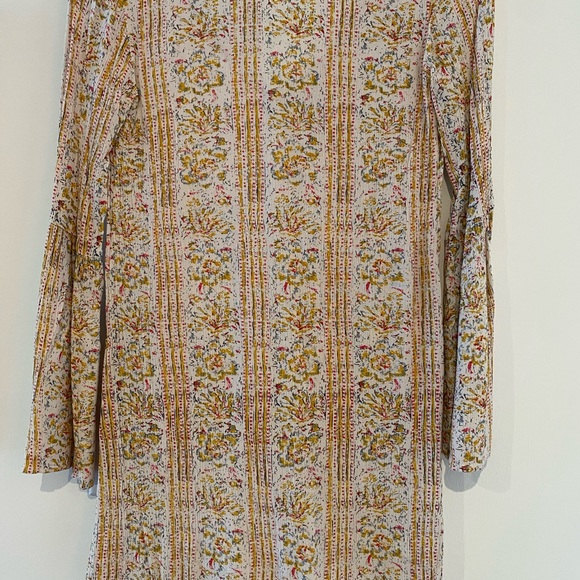 Flared sleeves, Billabong size XS blouse. - Picture 4 of 6